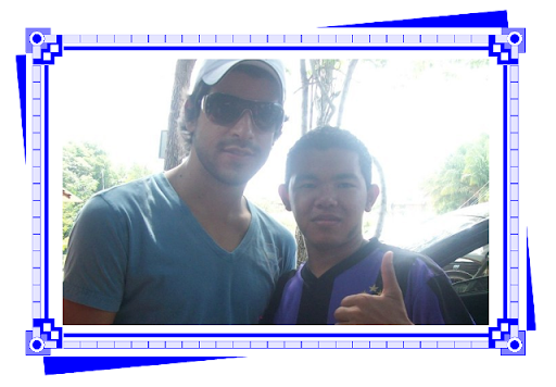 Os gatinhos Erick e Eduardo, vocalista da Banda Nechivile, no balneário Arco-Iris