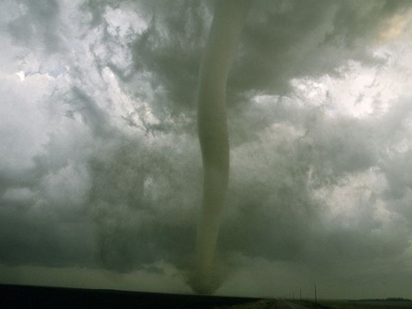 [Tornadoes wind funnels[6].jpg]