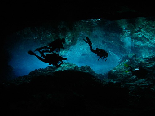 [Cavern diving in the Chac Mool cenote in Quintana Roo[5].jpg]
