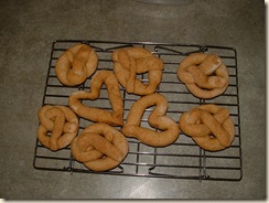 20091104_MakingPretzels08