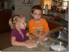 20091104_MakingPretzels03