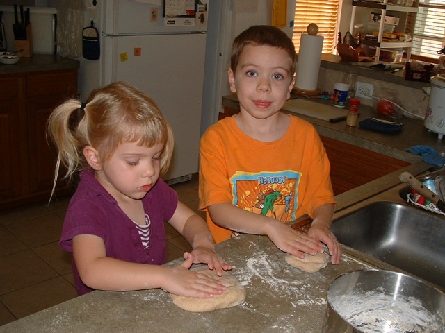 [20091104_MakingPretzels02[3].jpg]