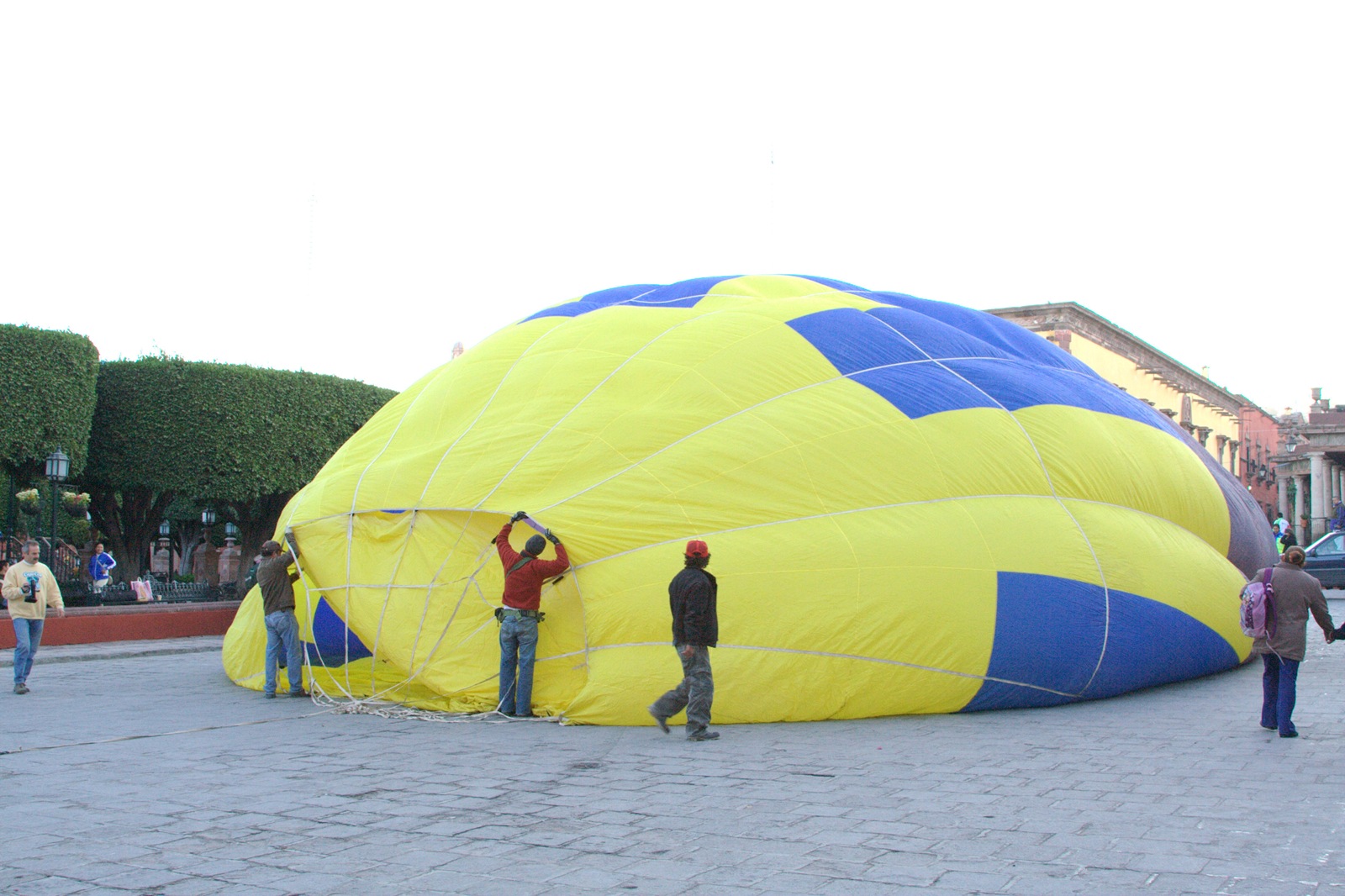 [IMG_2669 Hot air balloon in San Miguel de Allende[2].jpg]