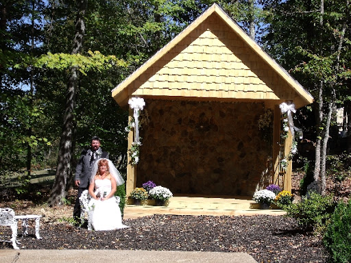 CaveRunorg Woods and Lace Lodge and Wedding Chapel