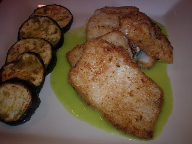 bacalao con salsa de pimiento verde y berengenas