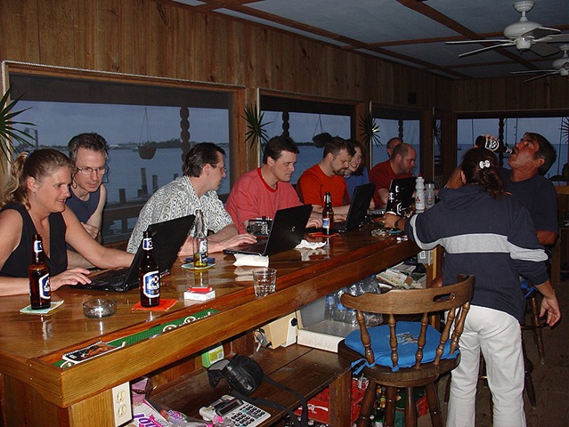 [Laptop Bar[3].jpg]