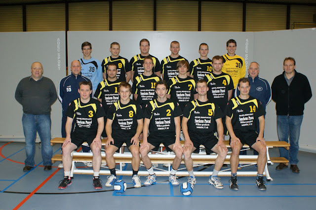 vlnr boven: Fre - Laurens - Christophe R. - Kristof S. - Tom - Sander midden: Jo - Bart - Kenny - Sam - Lieven - Joerie - Fred - Geert zittend: Siegfried - Dimitrie - Bert - Bram - Sebastien