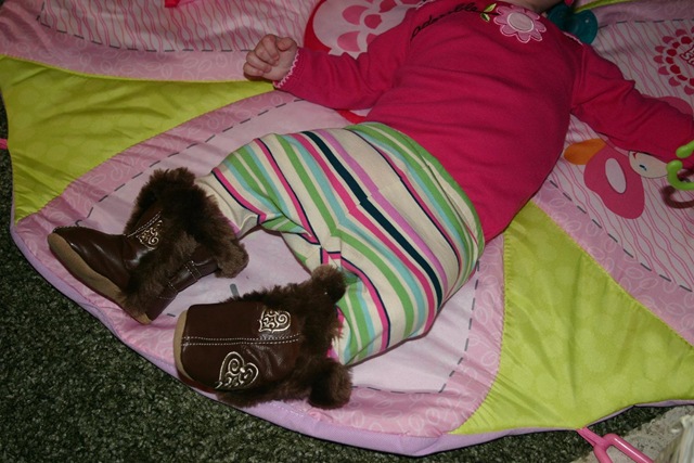 [ava and susie and boots[3].jpg]