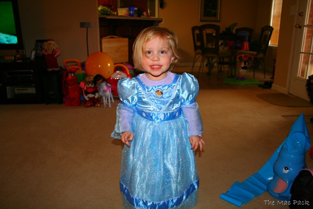 [20081226 - Savannah Modeling Her Dora Dress From Jamie (1)[10].jpg]