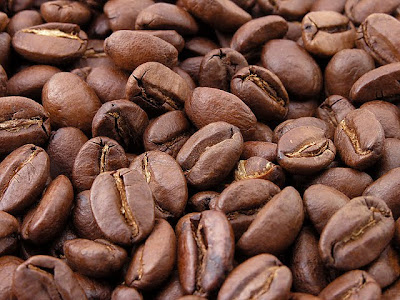 800px-Roasted_coffee_beans[1].jpg