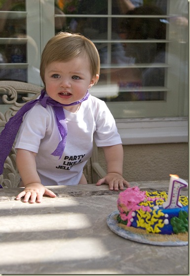 That shirt says "Party Like a Jellyfish"