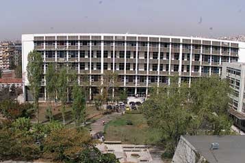 [apth_ktirio_dioikisis_01[1].jpg]