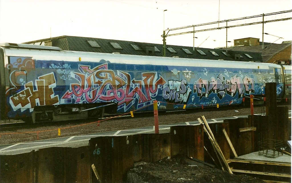 [The Raw and Arka - X2000 wholecar 1996[3].jpg]