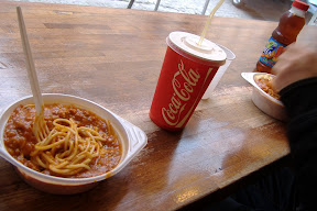 We found a spaghetti bar....mmmmmm... We found a spaghetti bar....mmmmmm...