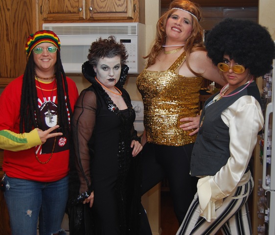 [halloweengirls[6].jpg]