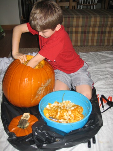 [10.31.2009 Pumpkin Carving (3)[3].jpg]