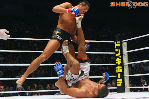 Jorge Santiago (white trunks) vs. Kazuo Misaki