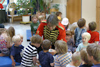 Der Flohzirkus zu Gast im Kindergarten. (c) www.floh-circus.de