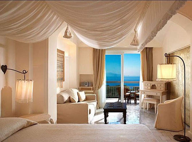 [luxury-hotel-bedroom-interior-design.jpg]