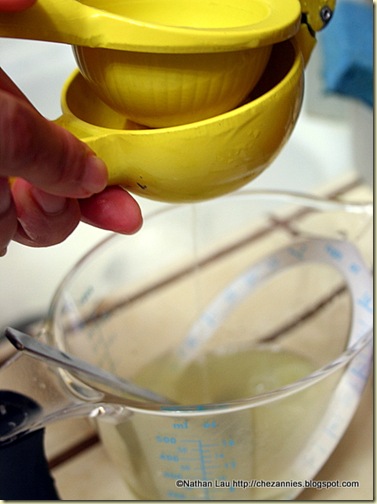 Using Lemon Squeezer to Squeeze Lemon for Sweet and Sour Mix