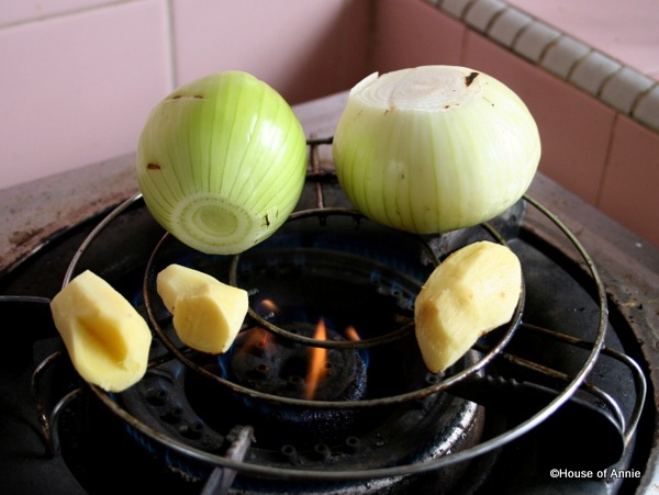 [roasting onion and ginger for pho[2].jpg]
