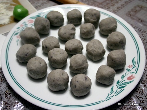 [taro balls filling for spiral moon cakes[2].jpg]