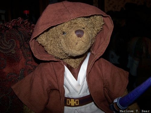 [tn_2009-12-02 Marlowe in Jedi Outfit[9].jpg]