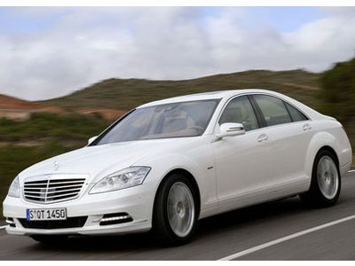 Mercedes begins sales of the hybrid version of sedan S 400