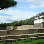 En camino al Castillo de Osaka. Observen toda la piedrería que realizaron sólo para crear una muralla y un puente. Aún no llegamos.