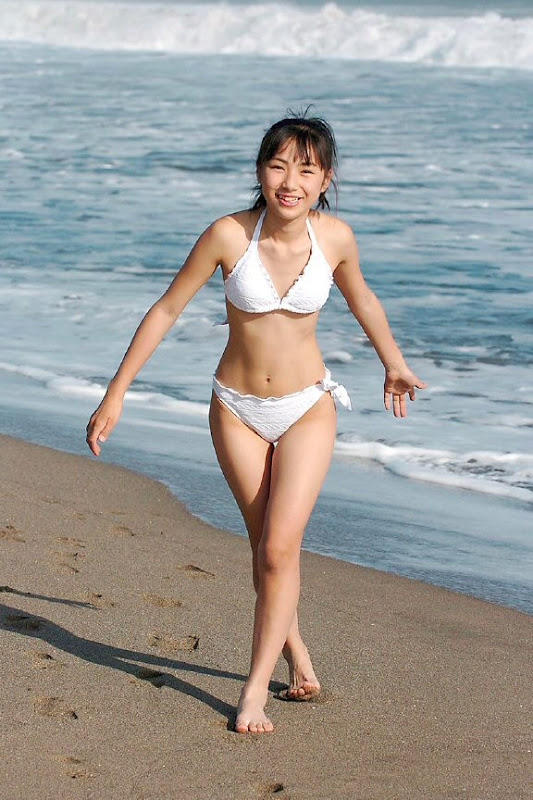 Sexy japanese bikini idol