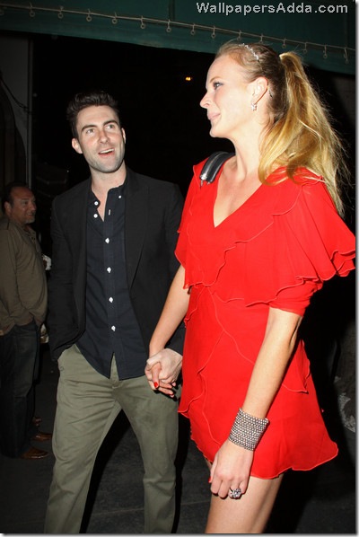 Adam Levine takes new girlfriend Russion supermodel haF4trX2ZrNl