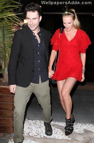 [Adam+Levine+Anne+Vyalitsyna+Out+Dinner+Madeo+MFW3vjNWIgnl[2].jpg]