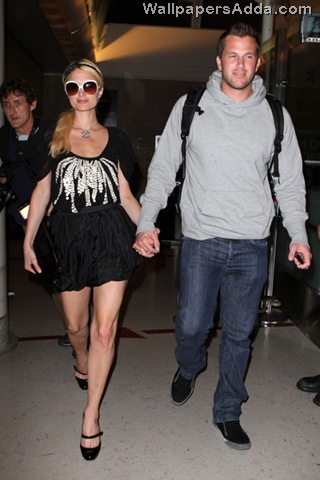 [Paris+Hilton+Doug+Reinhardt+Arriving+LAX+e9dXKHV-eq8l[2].jpg]