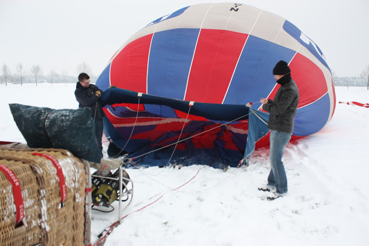 Ballonvaart met Nissan ballon in de sneeuw vanuit Exel naar Gaanderen