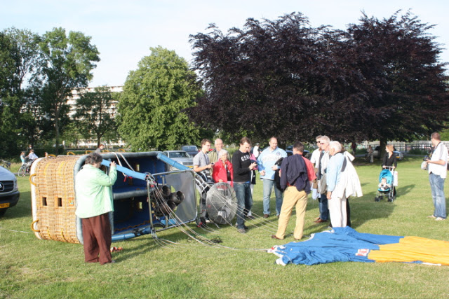 Schittererende ballonvlucht van Veenendaal over Rhenen naar Druten met 10 personen.