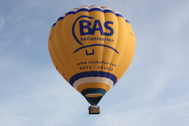 Schittererende ballonvlucht van Veenendaal over Rhenen naar Druten met 10 personen.