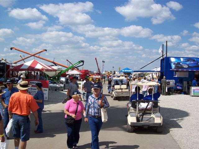 [Farm Progress Show file pix Sept 1 09 002[3].jpg]
