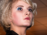 modelka: Aleksandra Kozłowska fotograf: Adam Drogomirecki  Stylizacja włosów: Styliści Angelo Rivieri  Wizaż: Arleta Molata  Do wykonania makijażu użyto kosmetyków marki GOSH PROFESSIONAL  OCZY Baza pod cienie do powiek Wodoodporna kredka do oczu BLACK INK Poczwórne cienie do powiek TR13 oraz Q 31, cień sypki AQUATIC Maskara SHOW ME VOLUME  CERA Baza pod podkład Podkład kryjący nr 16 GOLDEN Puder prasowany nr 03 WARM SAND Róż na policzki nr 50 PINK Korektor w płynie nr 1  USTA Wodoodporna kredka do ust AUBURN TWIST Pomadka do ust odżywcza nr 127 MULBERRY Błyszczyk do ust nr 0064