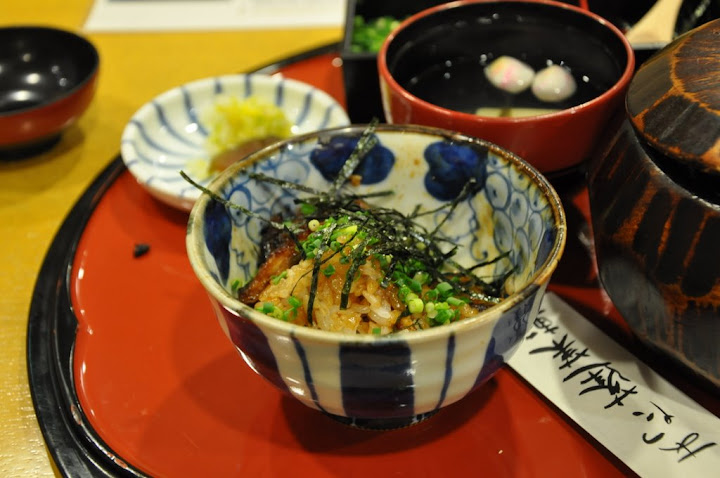 第二吃：蔥珠海苔絲伴鰻魚飯
