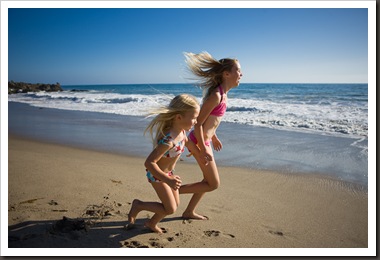 Kaylee and Makena Shepard at the beach