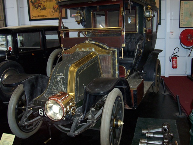 [2004.08.24023RenaultFrresVI19103.jpg]