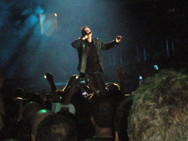 [U2 & Toy Story 046[3].jpg]