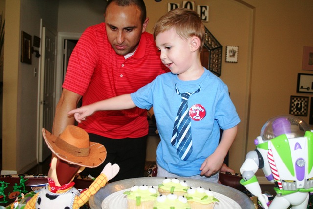[FathersDayToyStory3startofSwimLesson[10].jpg]