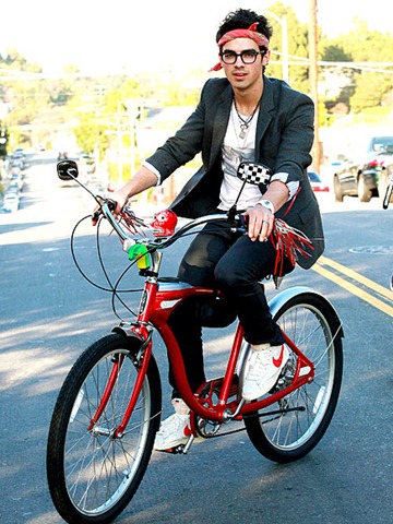 [joe-jonas-435[6].jpg]