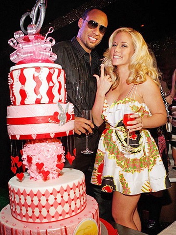 [kendra-wilkinson-435[3].jpg]