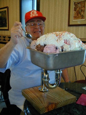 [Kitchen Sink Sundae in Medina, Ohio[4].jpg]