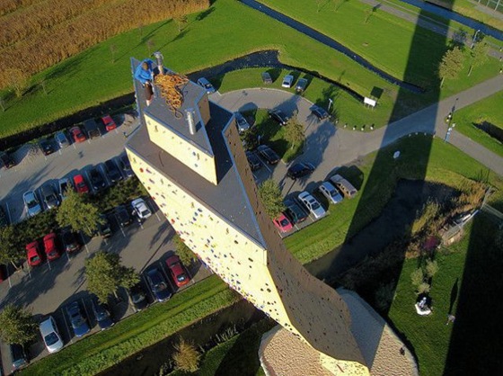 worlds_tallest_climbing_wall_07