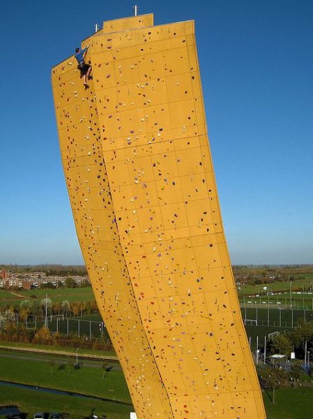 worlds_tallest_climbing_wall_11