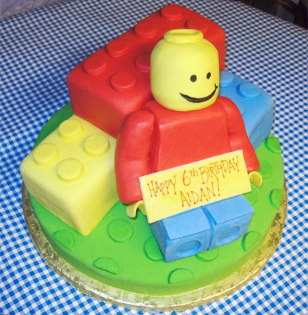 أغرب تورتات عيد ميلاد Most Amazing birthday cakes Lego%20cake_thumb%5B2%5D