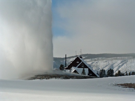 [oldfaithfulinnwintergeyser[3].jpg]